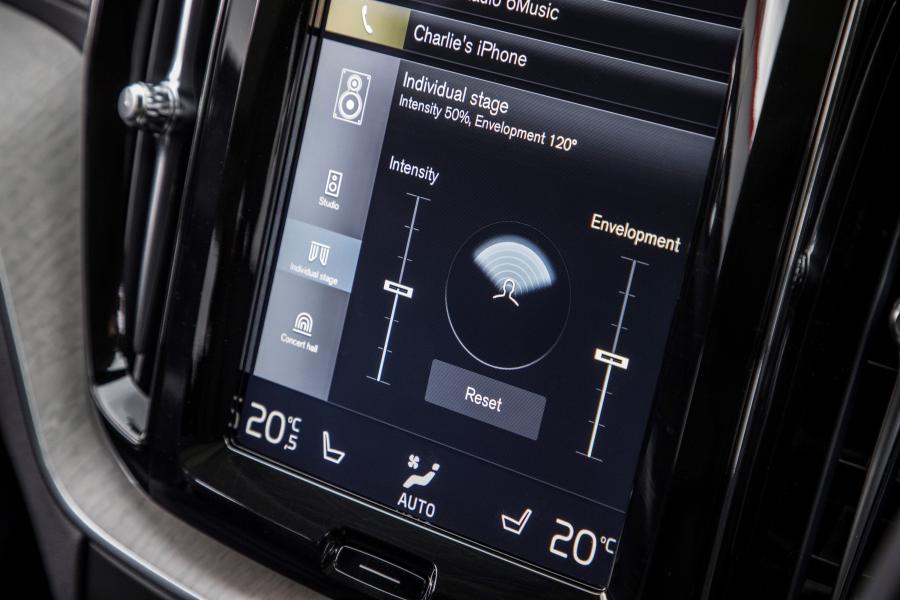 Детали интерьера Volvo XC60 D4 Inscription 2017 года  (UK) (фото 146 из 172)